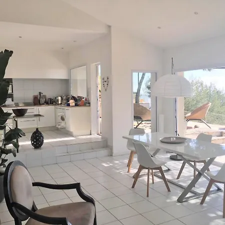 Villa Spacious In With Private Pool Toulon